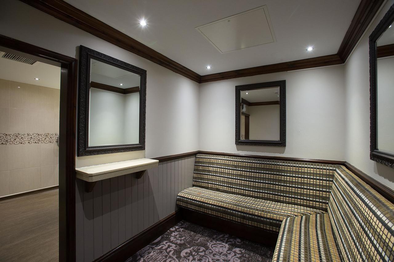The Furness Railway Wetherspoon Hotell Barrow-in-Furness Exteriör bild