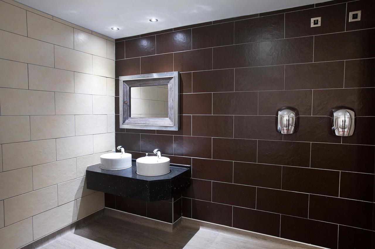 The Furness Railway Wetherspoon Hotell Barrow-in-Furness Exteriör bild