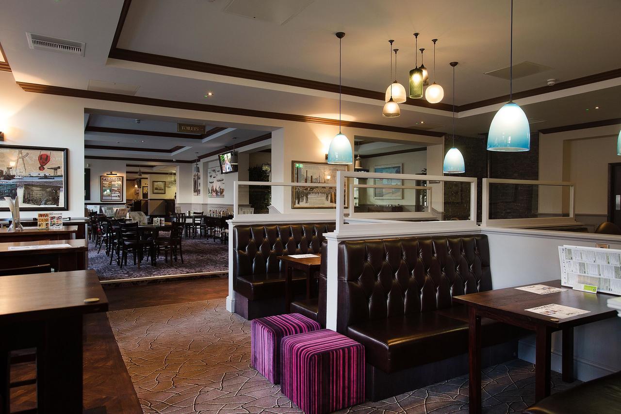 The Furness Railway Wetherspoon Hotell Barrow-in-Furness Exteriör bild